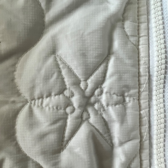 The North Face Women's Puffer Jacket - Picture 6 of 10